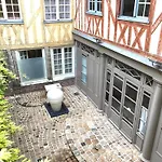 La Garconniere Centre Historique Homestay